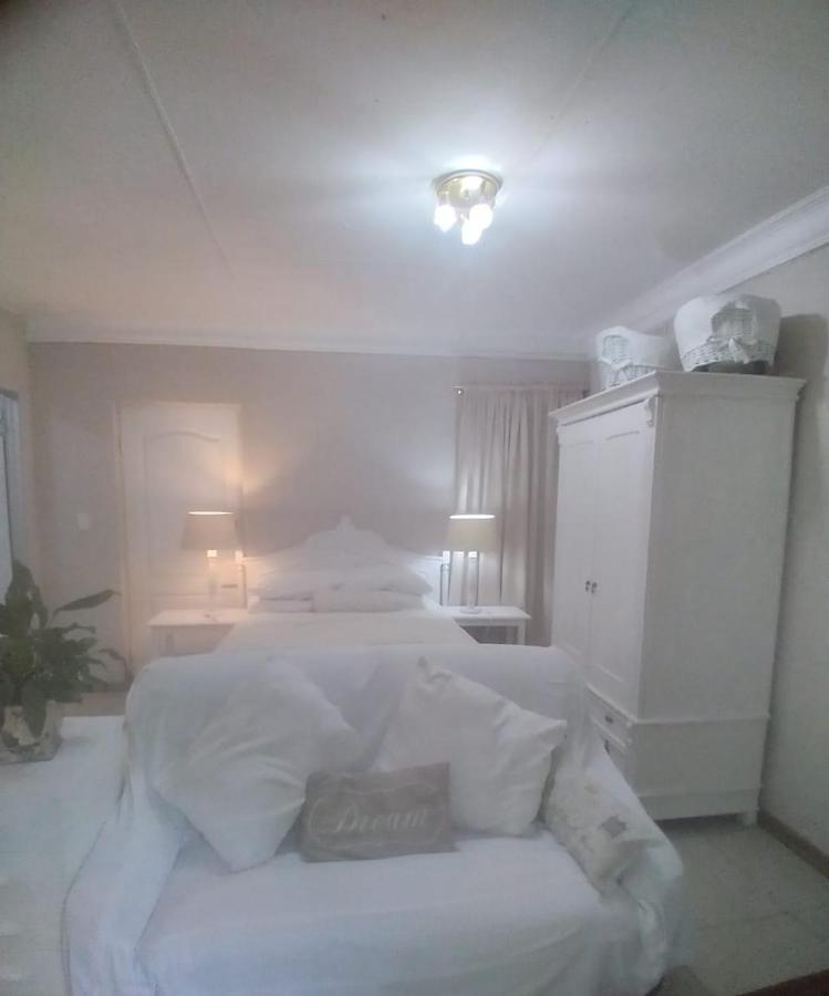 Amethyst Suites Springs  Exteriör bild