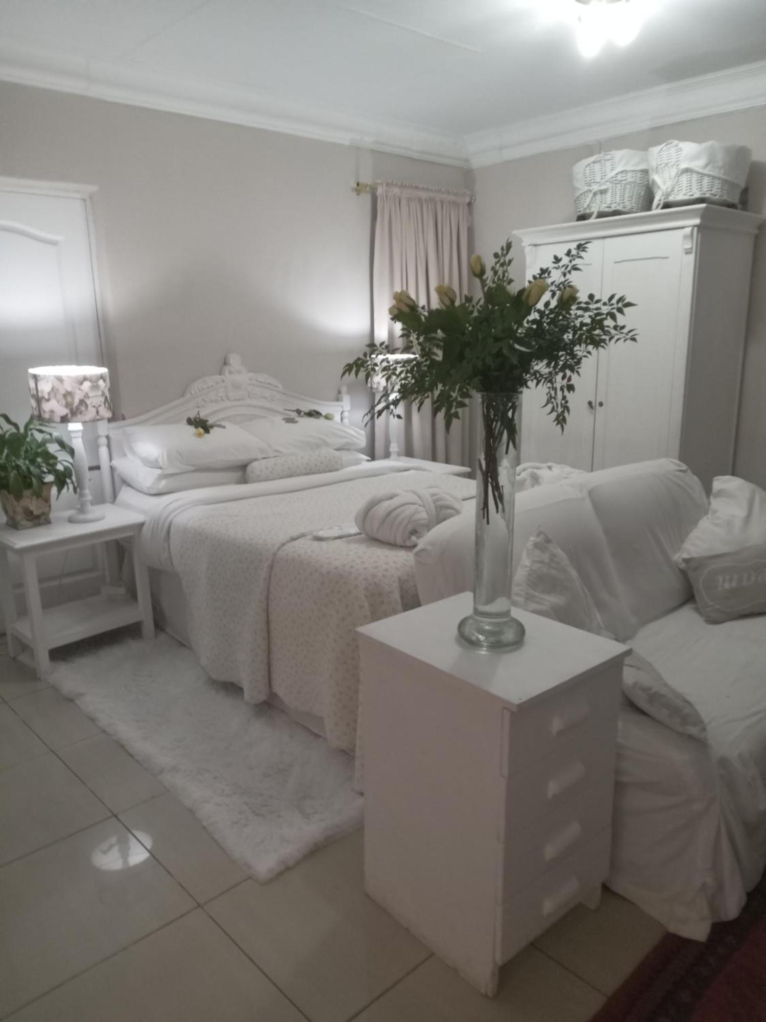 Amethyst Suites Springs  Exteriör bild